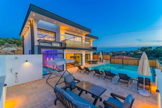 Villa Sea Pro – Kalkan Akbel’de Korunaklı Havuzlu, Isıtmalı Havuzlu