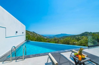Villa Dilay – Jacuzzi Honeymoon Villa with Triangular Pool in Islamlar