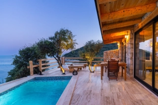 Villa Water Edge 7 – Kalamar Koyu’nda Özel Plajlı, Jakuzili