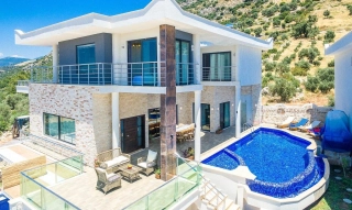 Villa Excellence – Kalkan Akbel’de İki Havuzlu, Jakuzili, Lüks Villa