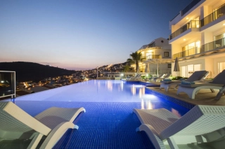 Villa Falcon Exclusive – Kızıltaş’ta Panoramik Deniz Manzaralı