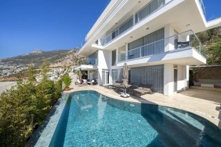 Villa Lumineux – Kalkan’da 6 Süit Odalı, Deniz Manzaralı, Jakuzili