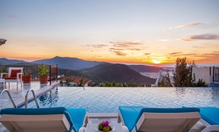 Villa Eslem Üzümlü – Kalkan Üzümlü’de Doğa Manzaralı, Korunaklı