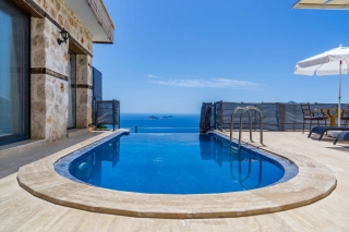 Villa Patika 5 – Deniz Manzaralı & Korunaklı Havuzlu Balayı Villası
