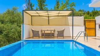 Villa Tamarra | Secluded 1-Bedroom Honeymoon Villa with Private Pool 