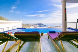 Villa Premium – Kalkan Akbel’de Deniz Manzaralı, Jakuzili ve Korunaklı