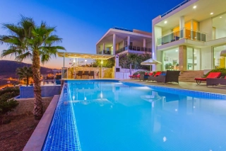 Villa Yirmi – Kalkan Kızıltaş’ta Manzaralı, Spor Salonlu ve Bilardolu