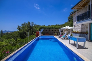 Villa Dia – Tarihi Taş Ev, Korunaklı Jakuzili Balayı Villası | Kalkan 