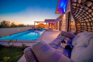 Villa İnci Üzümlü – Geschützte Villa mit Pool & Jacuzzi in Üzümlü