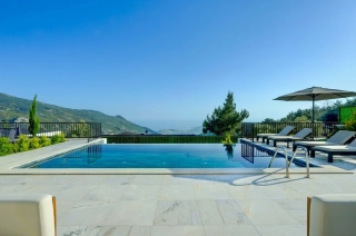 Villa Pluton | Kalkan İslamlar’da Çift Jakuzili, Korunaklı Lüks Villa
