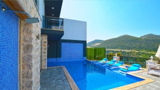 Villa Alyans Sarıbelen – Kalkan’da Kapalı Havuzlu, Hamam ve Saunalı 
