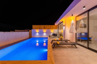 Villa Aysena – Kalkan Ulugöl’de Jakuzili, Korunaklı, Balayı Konseptli 