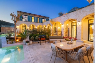 Villa Euterpe – Kızıltaş’ta Sinema Odalı, Saunalı, Deniz Manzaralı 