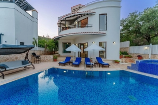 Villa Erel – Zentrale Familienvilla mit Privatem & Kinderpool