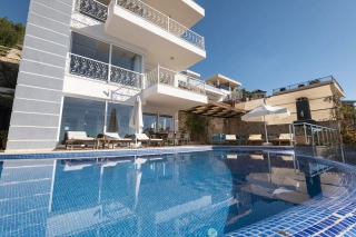 Villa Tepe Kızıltaş | Kalkan’da Sonsuzluk Havuzlu Deniz Manzaralı 