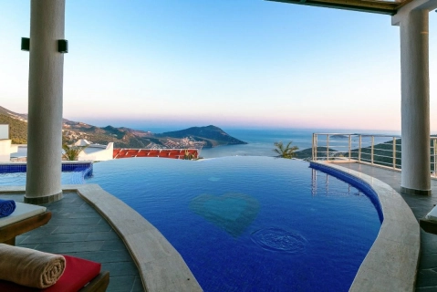 Villa Stone Heart