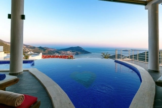 Villa Stone Heart – Heart-Shaped Infinity Pool Villa with Sea View