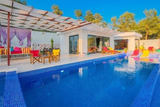 Villa Haki – Honeymoon Luxury Villa with Jacuzzi & Heated Indoor Pool