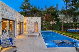 Villa Narin 1 – Kalkan İslamlar’da Jakuzili, Isıtmalı Kapalı Havuzlu 