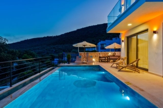 Villa Laren Duo | Kalkan Merkezde Deniz Manzaralı, Jakuzili, 3+1 