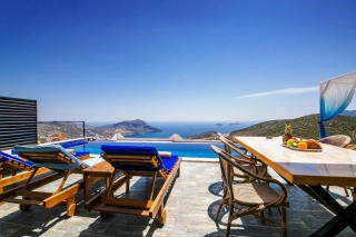 Villa Paris Akbel – Kalkan Akbel’de Deniz Manzaralı, Jakuzili Villa
