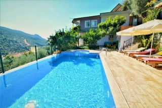 Villa Ayaz İslamlar | Doğa İçinde Jakuzili Huzurlu Lüks Tatil Villası