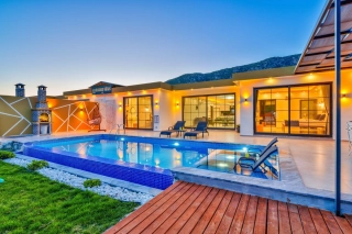 Villa Golden 1 – Secluded Pool, Jacuzzi, 3 Bedrooms