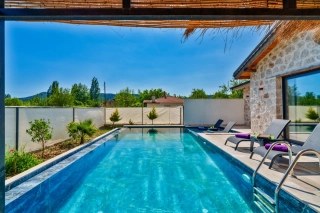 Villa Loya – Eine abgelegene Ferienvilla mit privatem Pool 