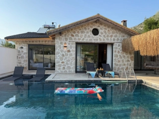 Villa Loya – Kalkan Bezirgan’da Korunaklı 4 Kişilik Özel Havuzlu Tatil