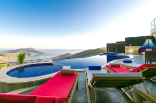 Villa Zirve Akbel – Kalkan Akbel’de Jakuzili, Korunaklı Havuzlu Villa