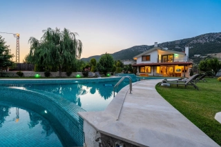 Villa Topçu Garden – Kalkan Sarıbelen’de Jakuzili, Korunaklı Villa