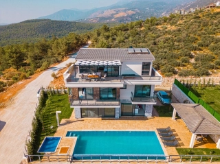 Villa İnci Akbel – Kalkan Akbel’de Deniz Manzaralı, Jakuzili, Hamam 