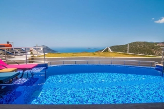 Villa Gelincik – Kalkan Akbel’de Jakuzili, Deniz Manzaralı Villa