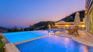Villa Zilan – Kalkan İslamlar’da Kapalı Isıtmalı Havuzlu, Korunaklı