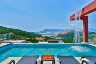 Villa Newcastle – 4 Yatak Odalı, Kapalı Isıtmalı Havuzlu Villa