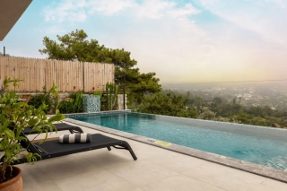 Villa Luvi House | Jacuzzi, Wooden Interior, Private Pool – 2-Bedroom 