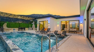 Villa Ortaç 5 – Bezirgan’da Korunaklı, Saunalı ve Hamamlı Villa