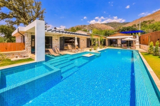 Villa Tan – Luxusvilla mit Innenpool, Sauna & Türkischem Bad in Kalkan