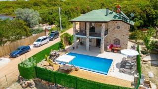 Villa Güneş Kaş – Doğa Manzaralı, Şömineli, Özel Havuzlu 3+1 Villa