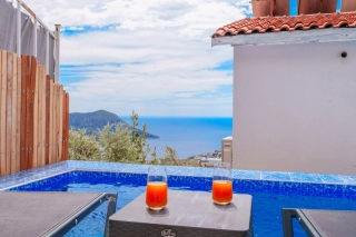 Villa Lore Akbel – Kalkan Akbel’de Jakuzili, Özel Havuzlu Villa