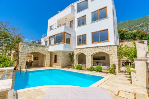 Villa Tarus 