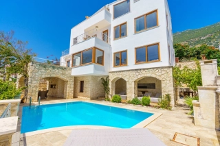 Villa Tarus – Sea View, Jacuzzi, 4-Bedroom Luxury Villa in Kalkan 