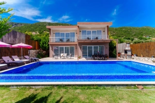 Villa Azelya – Private Villa mit Jacuzzi in Kalkan Sarıbelen