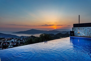 Villa Regal Kördere – Kalkan’da Deniz Manzaralı, Jakuzili Lüks Villa