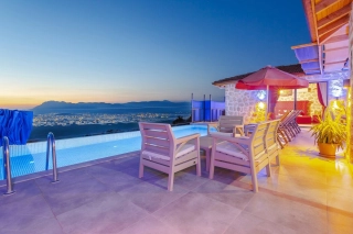 Villa Yiğit 1 – Kalkan Yeşilköy’de Korunaklı, Jakuzili Tatil Villası