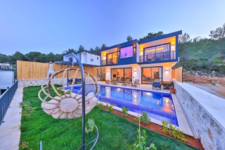 Villa Zirve 3 – Abgeschirmte Familienvilla mit Jacuzzi in Kalkan