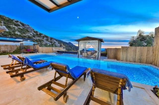 Villa Florya Duo – Secluded Honeymoon Villa with Private Pool 