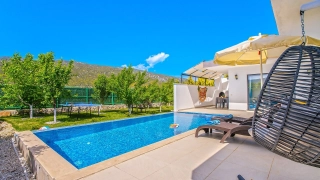 Villa Sakız – Luxusvilla für Flitterwochen mit Whirlpool & Innenpool