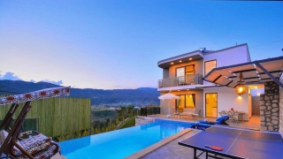 Villa Arven – Kalkan’da Jakuzili, Isıtmalı Havuzlu ve Korunaklı Balayı