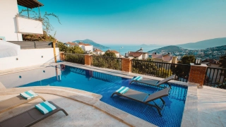 Villa Quinn – Zentrale Meerblick-Villa mit Whirlpool in Kalkan